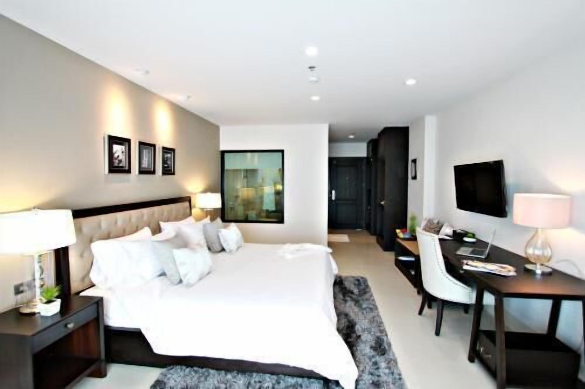 Minibar, in-room safe, desk, soundproofing