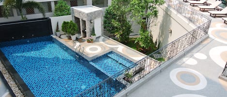 Outdoor pool, pool loungers