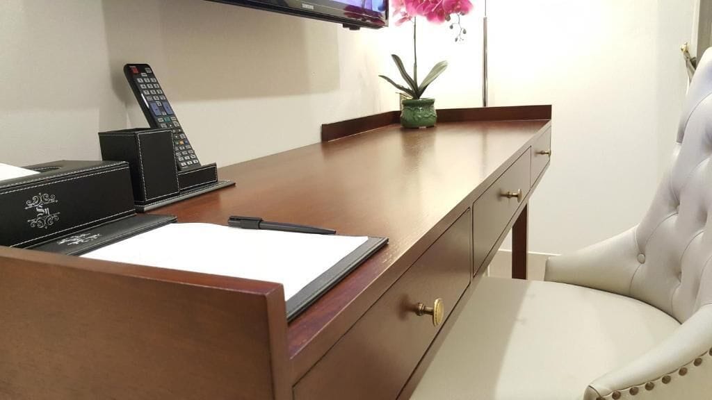 family room | minibar, in-room safe, desk, soundproofing