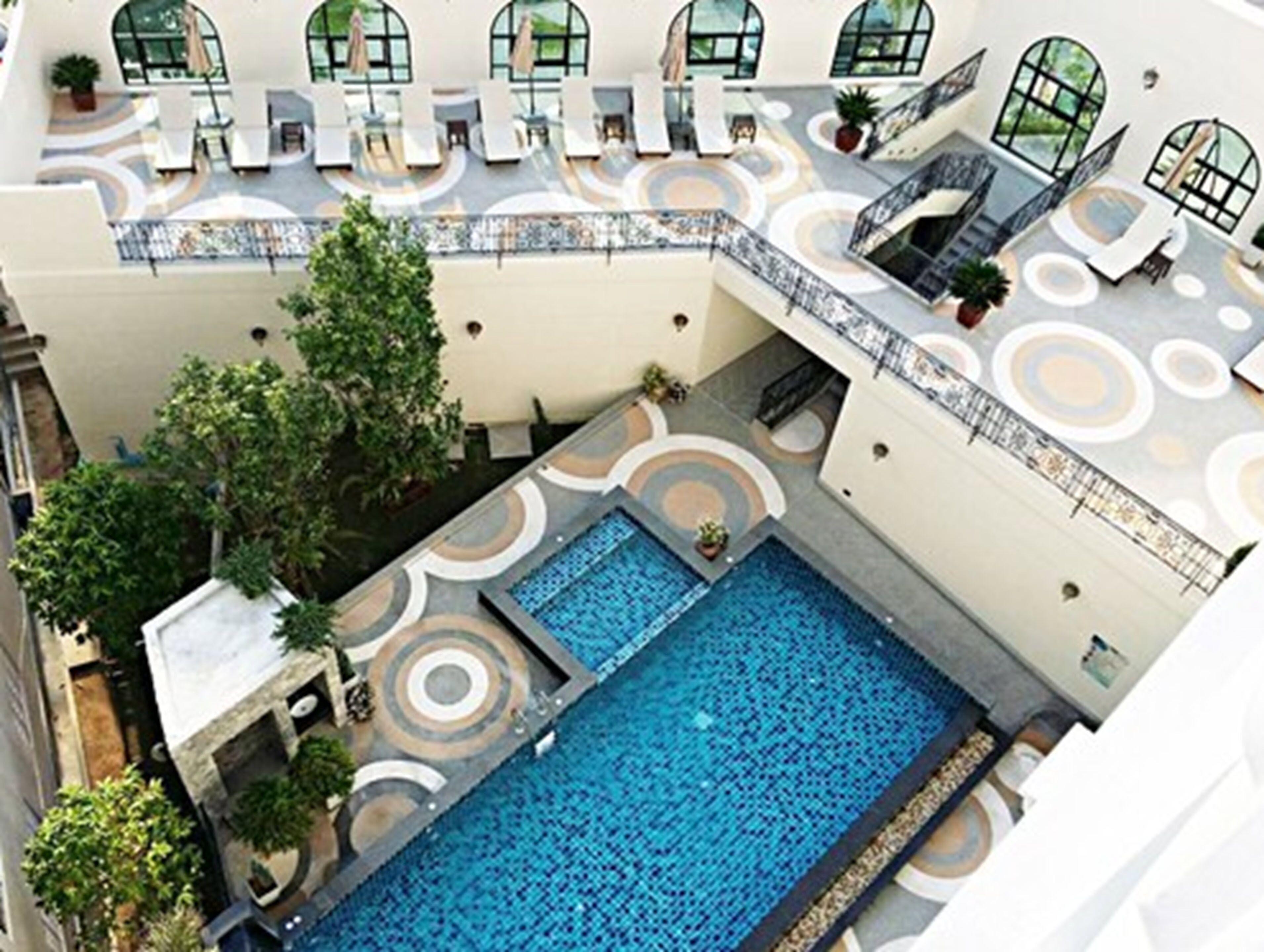 outdoor pool, pool loungers