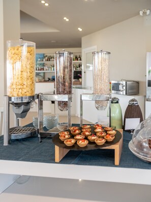 Tägliches Frühstücksbuffet gegen Gebühr