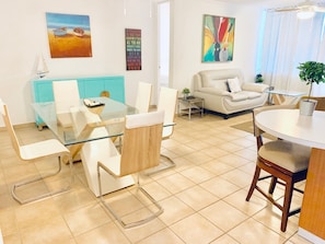 Penthouse | Woonkamer | Televisie