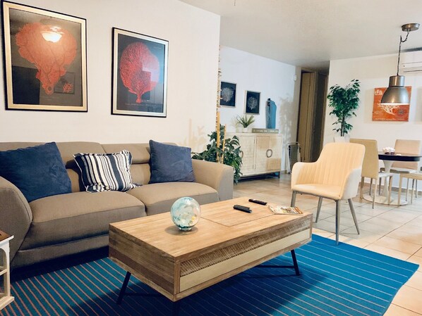 Panoramic Suite, 3 Bedrooms, Ocean View, Oceanfront (OFS j302) - 3rd Floor | Living area