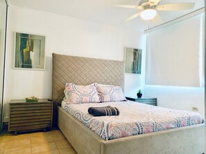 Family Suite, 3 Bedrooms, Ocean View, Oceanfront (OFS b201) - 2nd Floor | ห้องน้ำ | ไดร์เป่าผม (มีให้บริการตามคำขอ), ผ้าเช็ดตัว, กระดาษชำระ