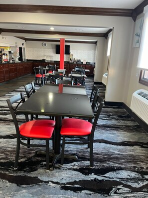 Free daily on-the-go breakfast  - Ramada by Wyndham Cedar Rapids South (Cedar Rapids)