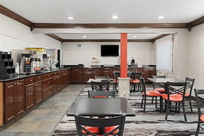 Free daily on-the-go breakfast - Ramada by Wyndham Cedar Rapids South (Cedar Rapids)