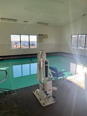 Una piscina cubierta