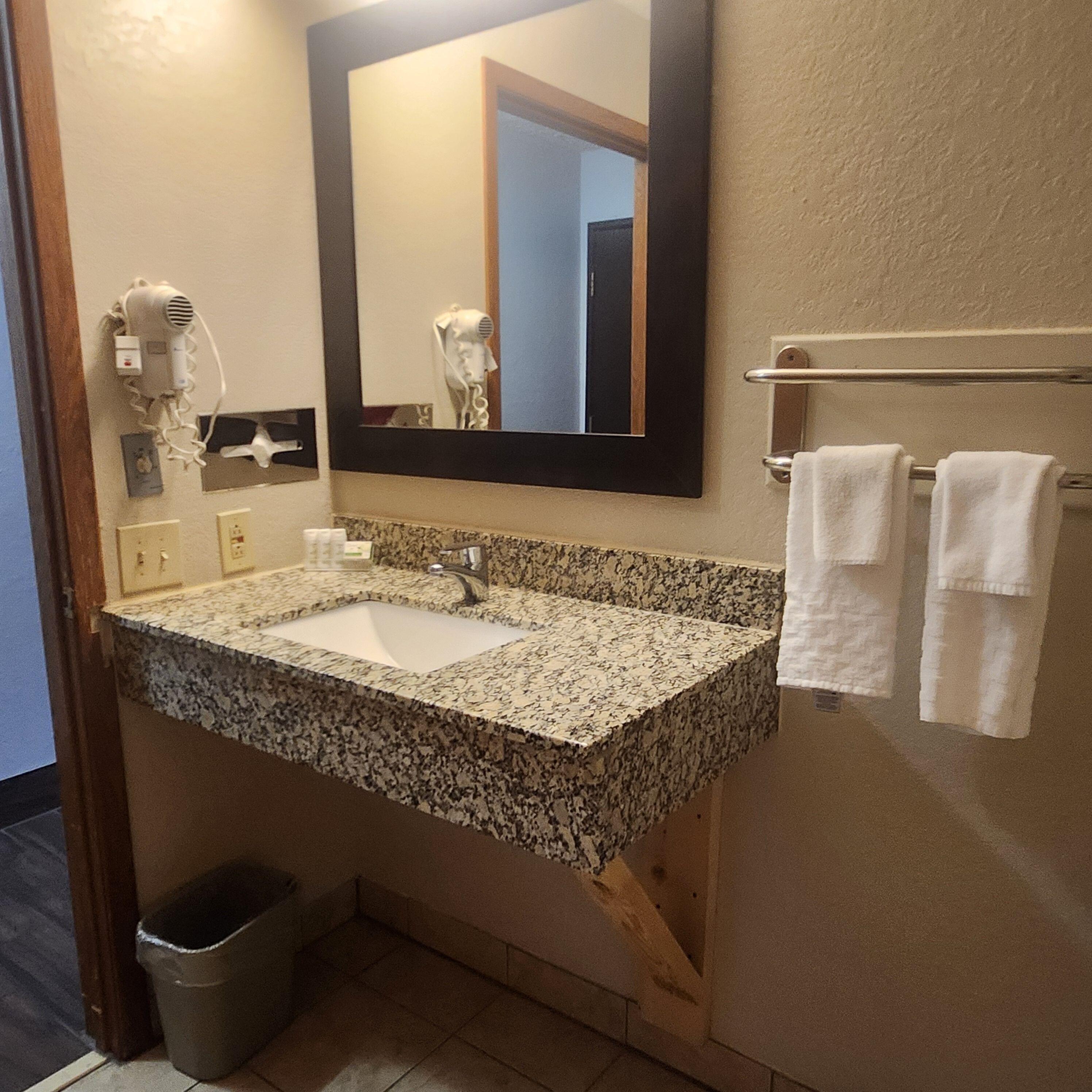 combined shower/bathtub, free toiletries, hair dryer, towels