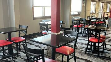 Frokost på farten er inkludert hver dag