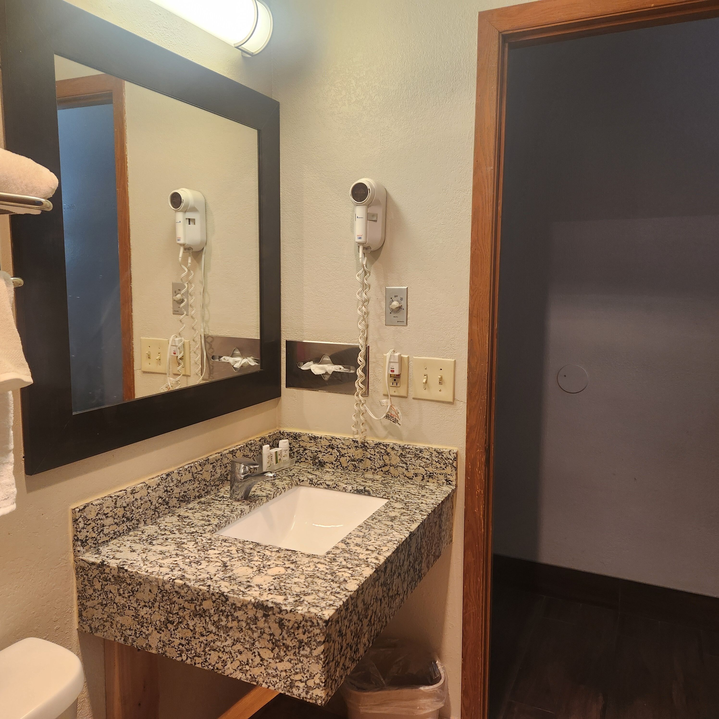 room, 1 king bed, non smoking, kitchenette | bathroom | combined shower/bathtub, free toiletries, hair dryer, towels