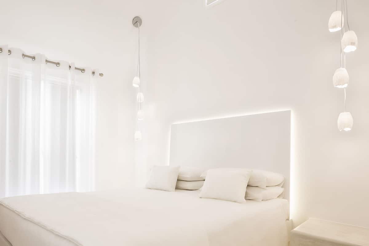 Suite (Three60) | Premium bedding, in-room safe, individually decorated