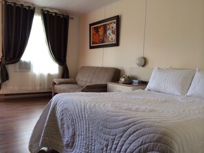 Skrivbord, gratis wi-fi och sängkläder