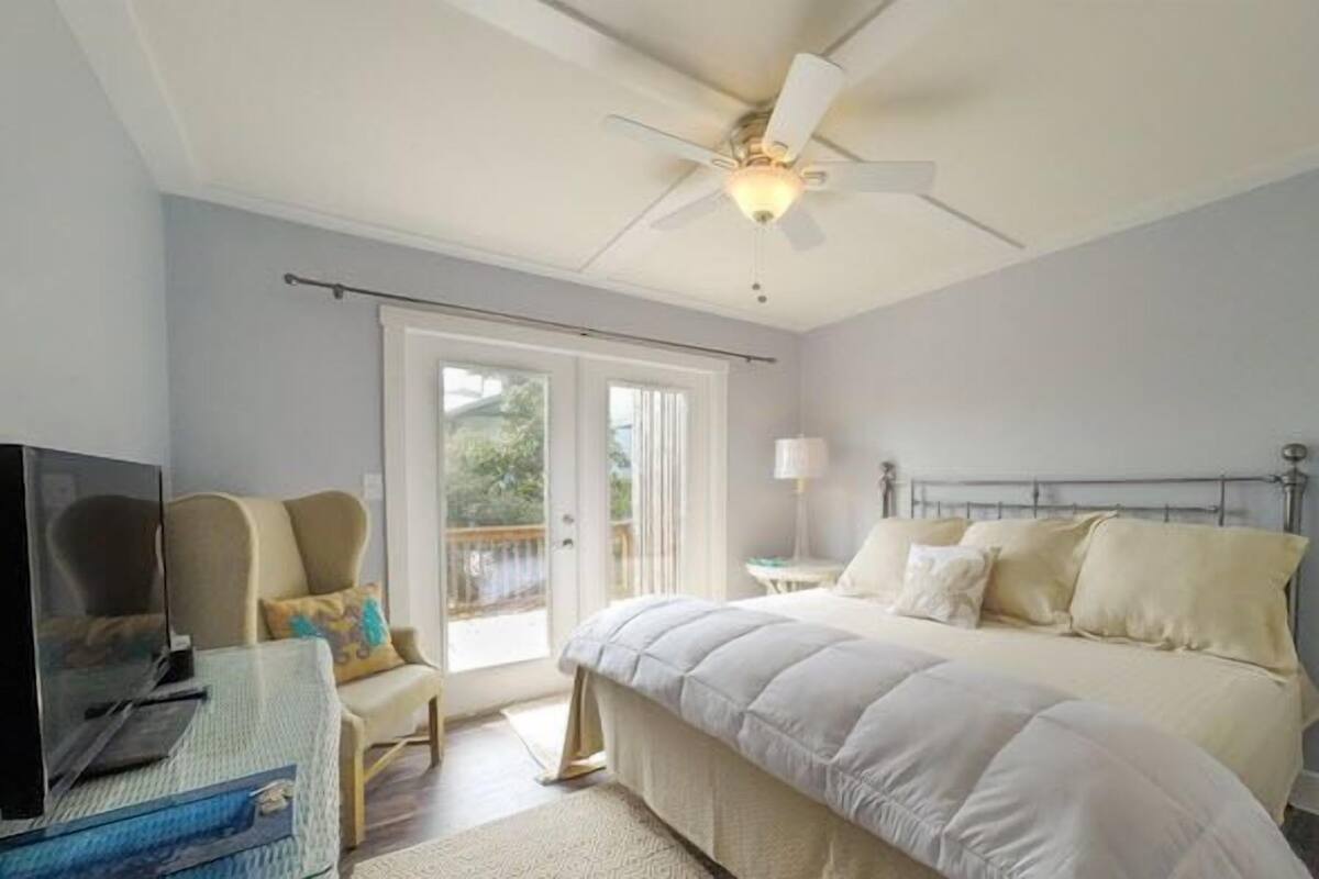 Sea Reflections | WiFi (free), individually furnished
