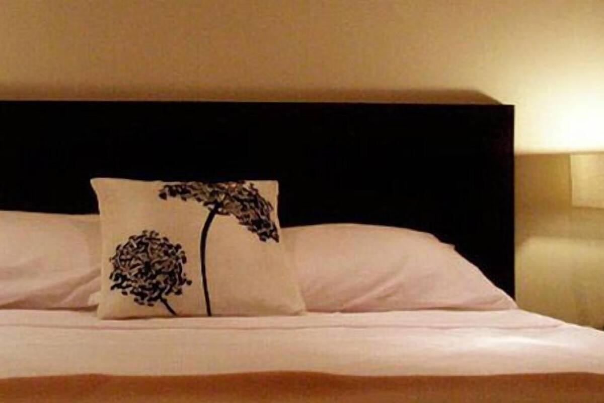 Cribs (free), WiFi (free)