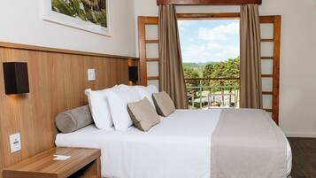 Master | Cofres nos quartos, escrivaninha, cortinas blackout