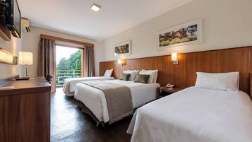 ラグジュアリー ルーム (Famliy) | セーフティボックス (室内)、デスク、遮光カーテン、防音設備