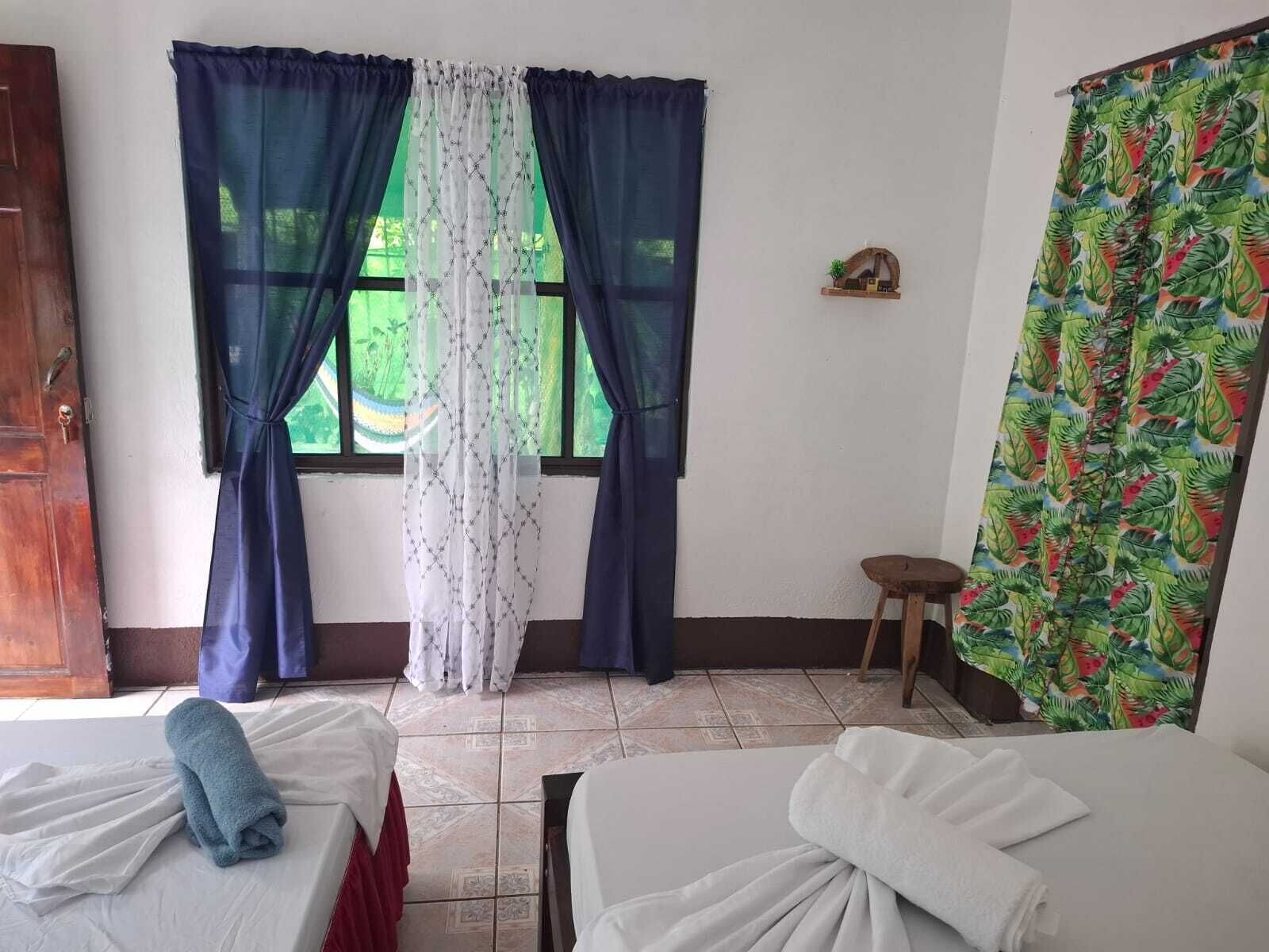 Economy-Vierbettzimmer, 1 Schlafzimmer | Kostenloses WLAN, Bettwäsche