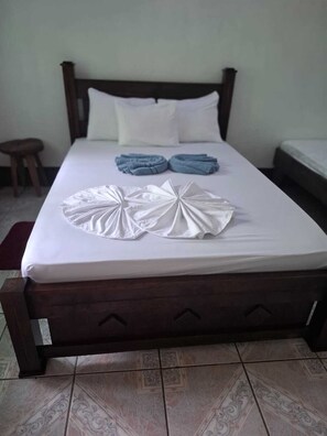 Economy Triple Room | Free WiFi, bed sheets