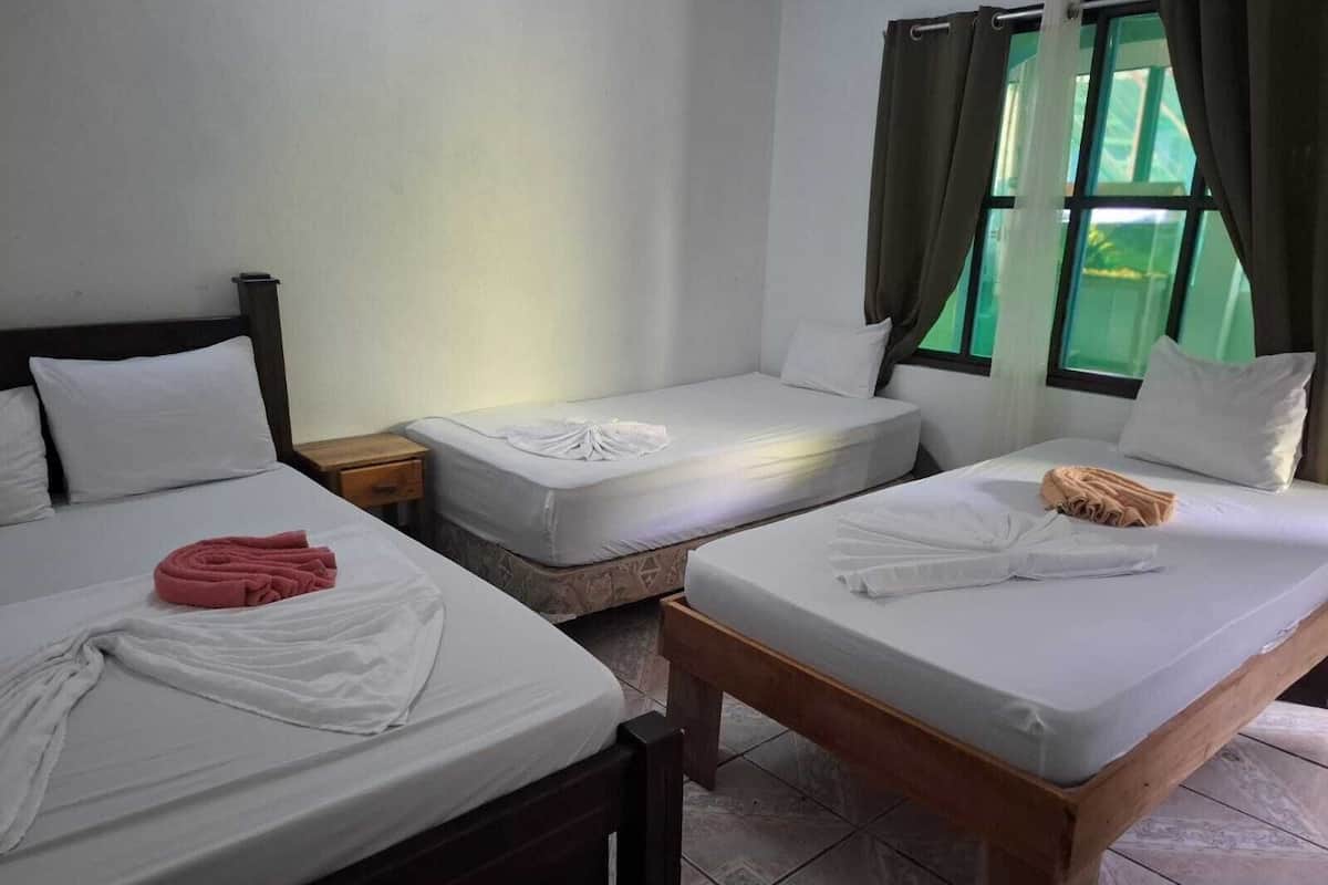 Economy vierpersoonskamer, 1 slaapkamer | Gratis wifi, beddengoed