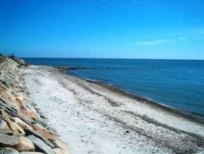 Private beach nearby - Mariner's Point Resort (Falmouth)