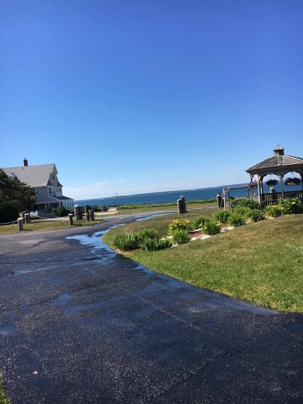 BBQ/picnic area - Mariner's Point Resort (Falmouth)