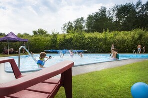 Piscina externa sazonal