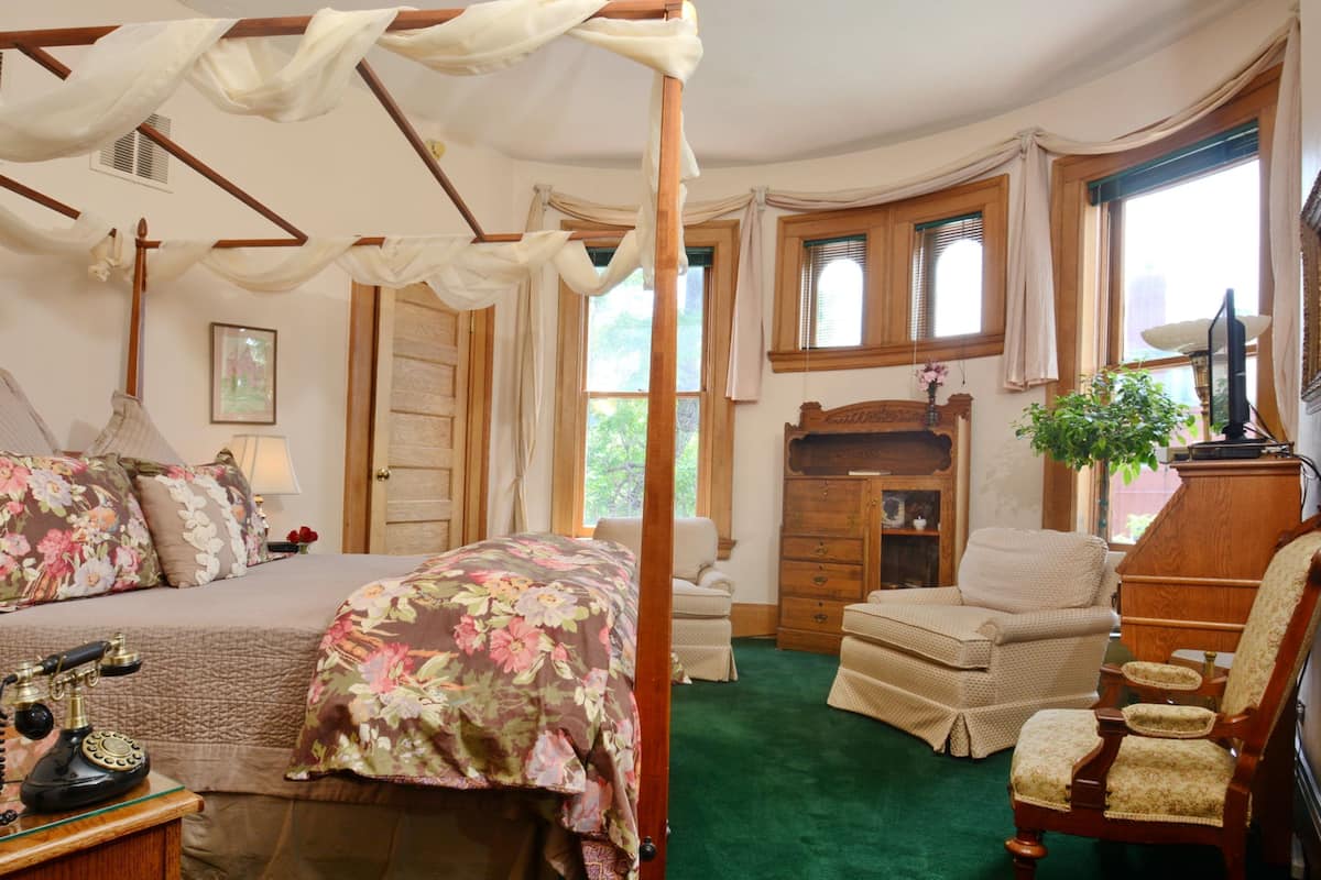 Standardzimmer, 1 Queen-Bett (Forget-Me-Not Room) | 1 Schlafzimmer, Bettwäsche aus ägyptischer Baumwolle