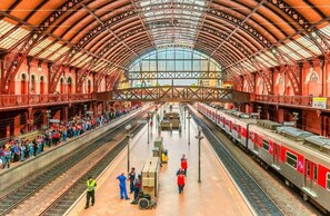 A spacious train station with a high, arched roof and multiple tracks. - Hotel Paulistano (São Paulo)