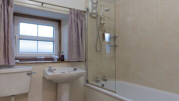 A bathroom with a toilet, sink, and bathtub.