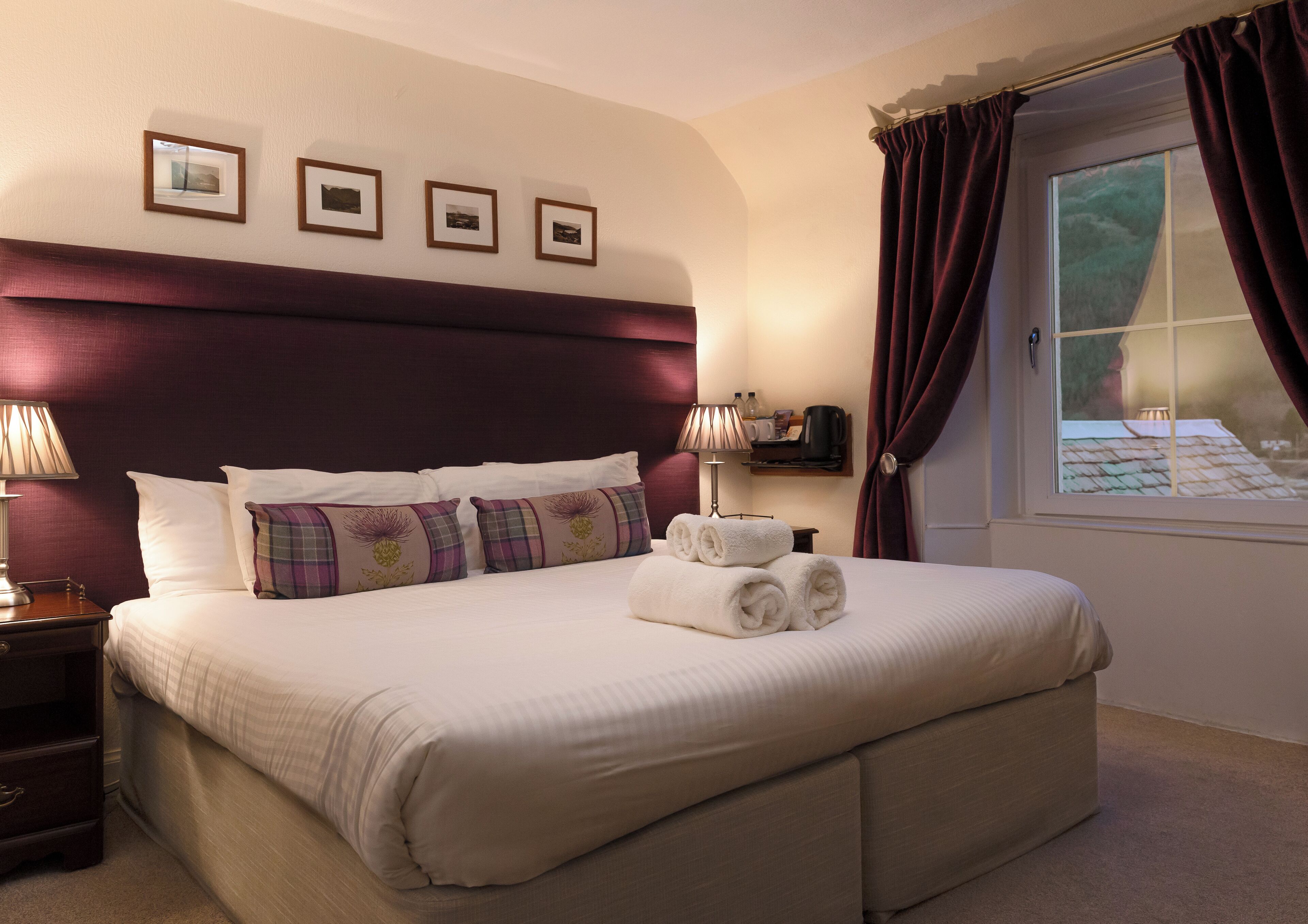 loch view double room | desk, iron/ironing board, free wifi, bed sheets