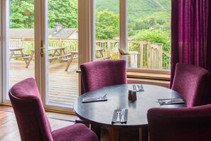Der serveres frokost og aftensmad