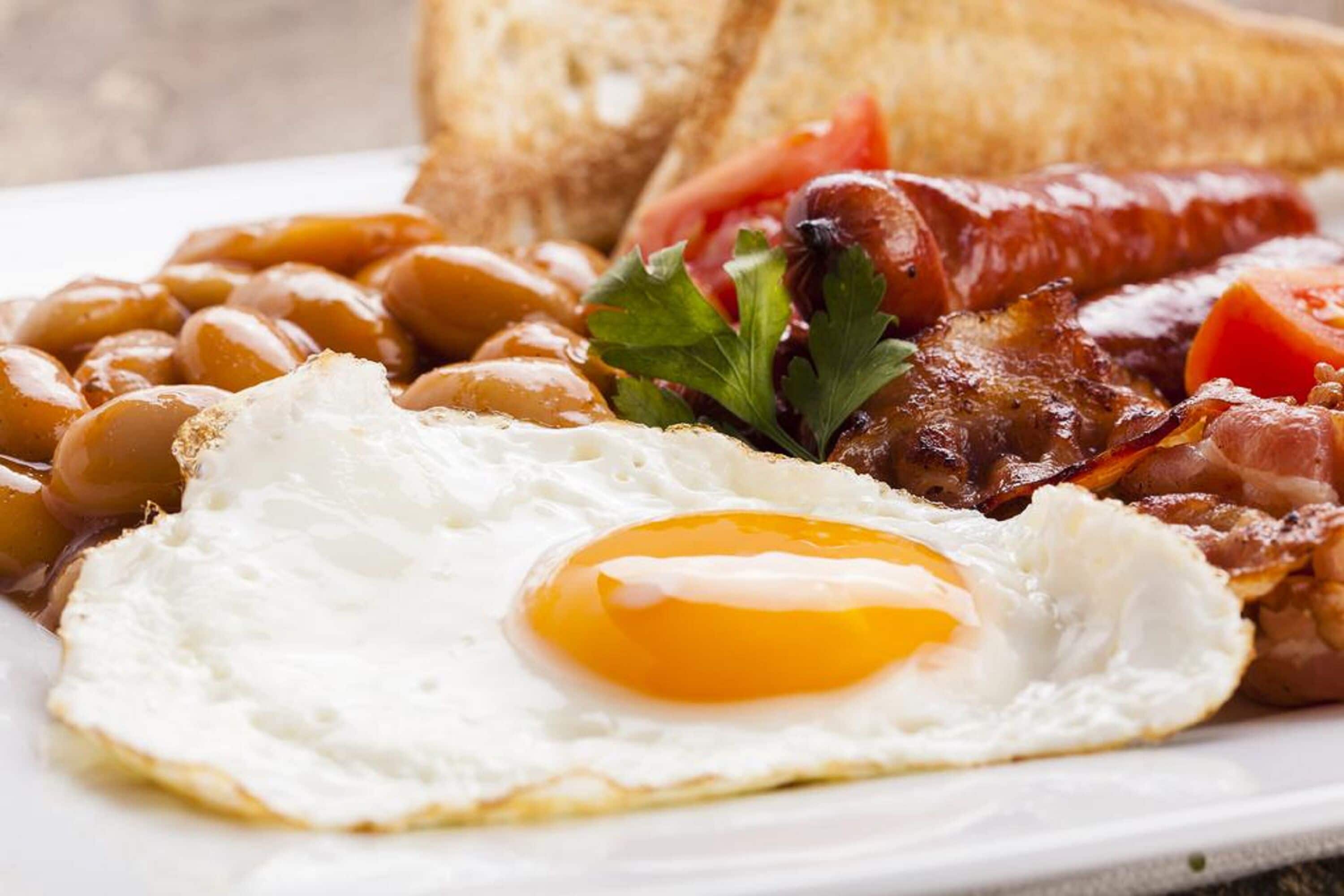 free daily cooked-to-order breakfast