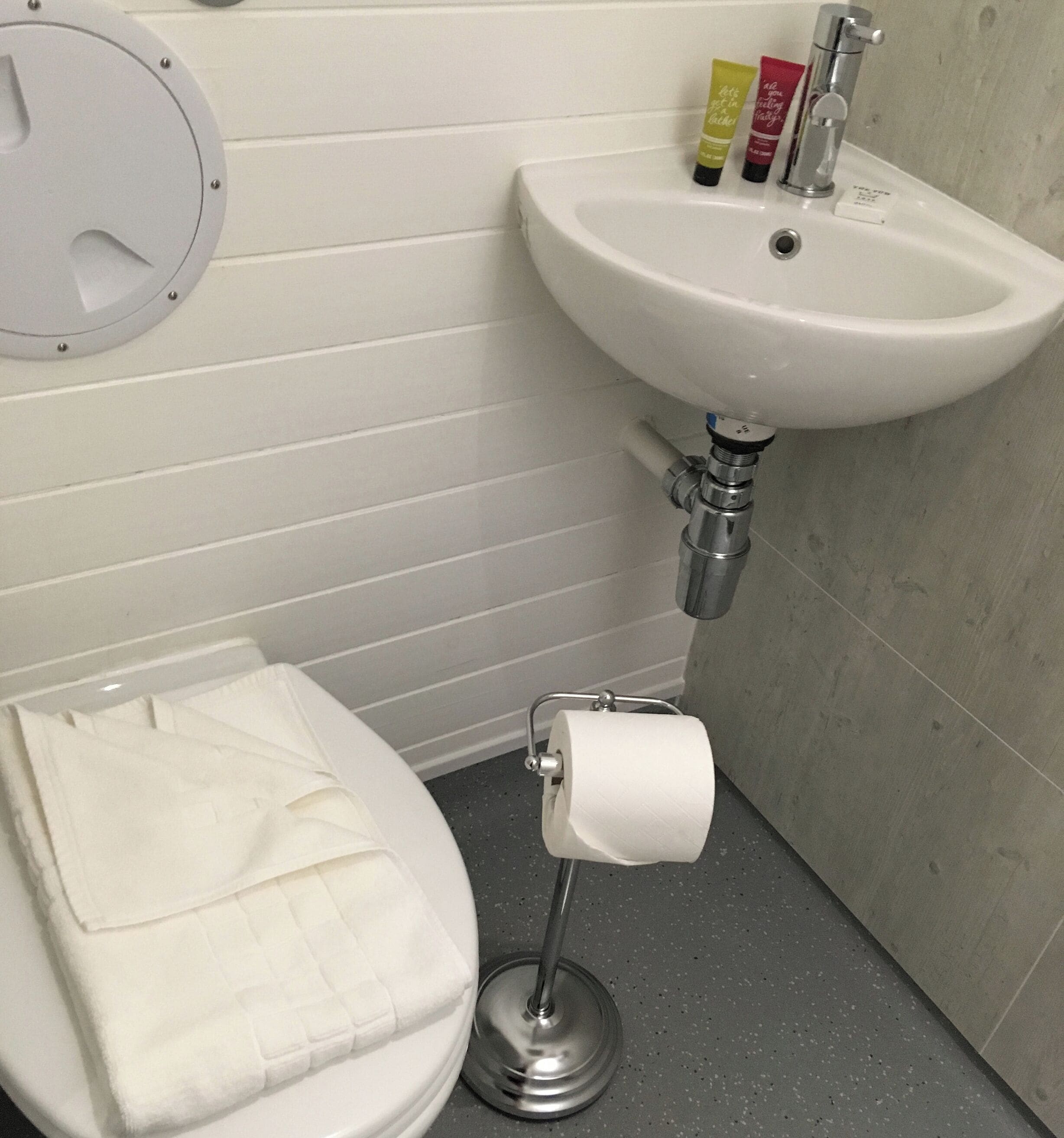 luxury pod | bathroom | free toiletries, hair dryer, towels