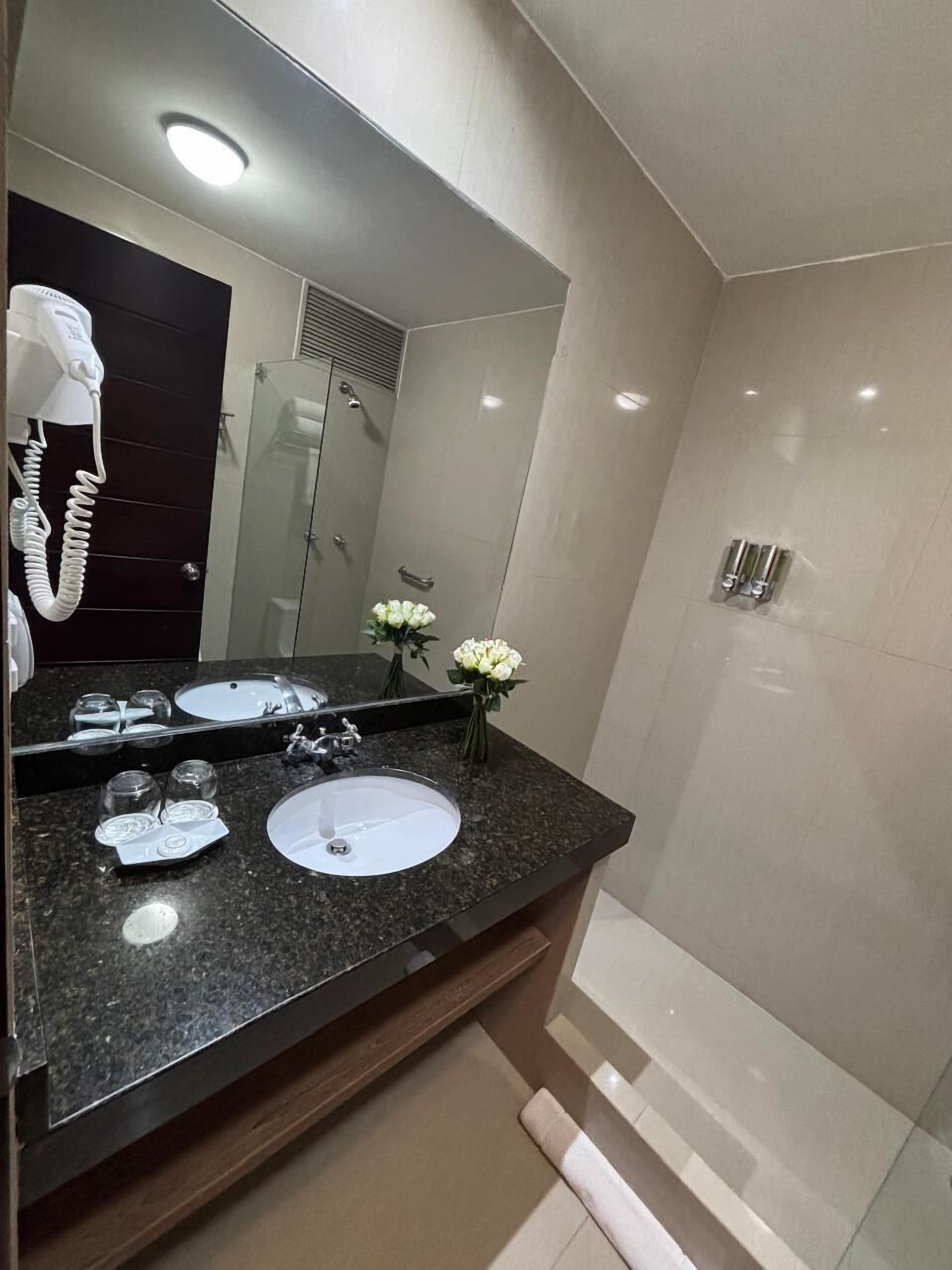 family triple room | bathroom | shower, free toiletries, hair dryer, towels