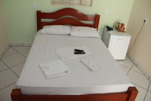Double Room | Minibar, desk, laptop workspace, bed sheets - Hotel Los Angeles (Cuiabá)