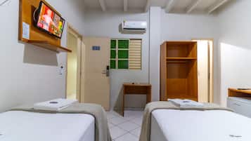 Triple Room | Minibar, desk, laptop workspace, bed sheets