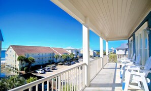 Blue Moon | Balcony view