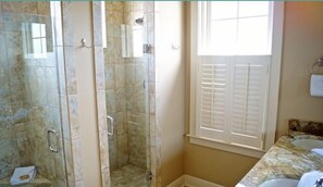 House, 6 Bedrooms (Blue Moon) | Bathroom