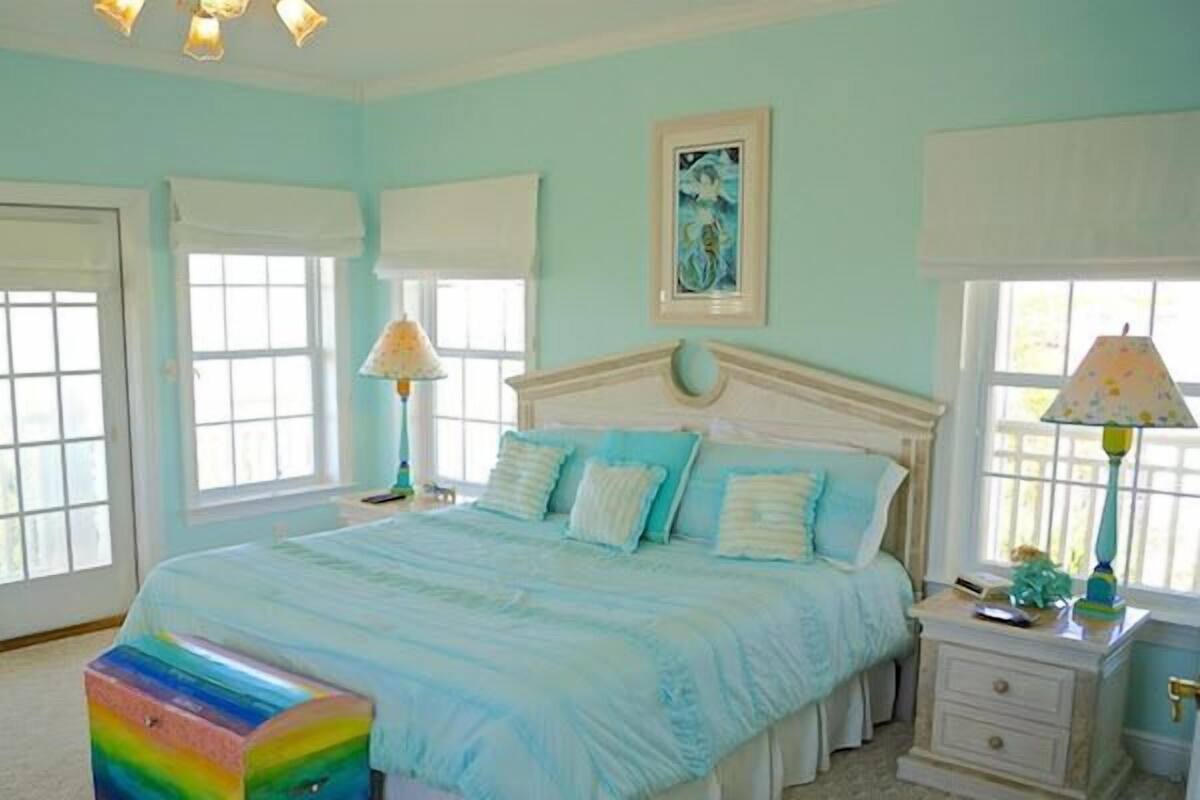 Rumah, 4 kamar tidur (Just Beachy - House Only) | Didekorasi berbeda-beda dan dilengkapi dengan perabotan berbeda-beda