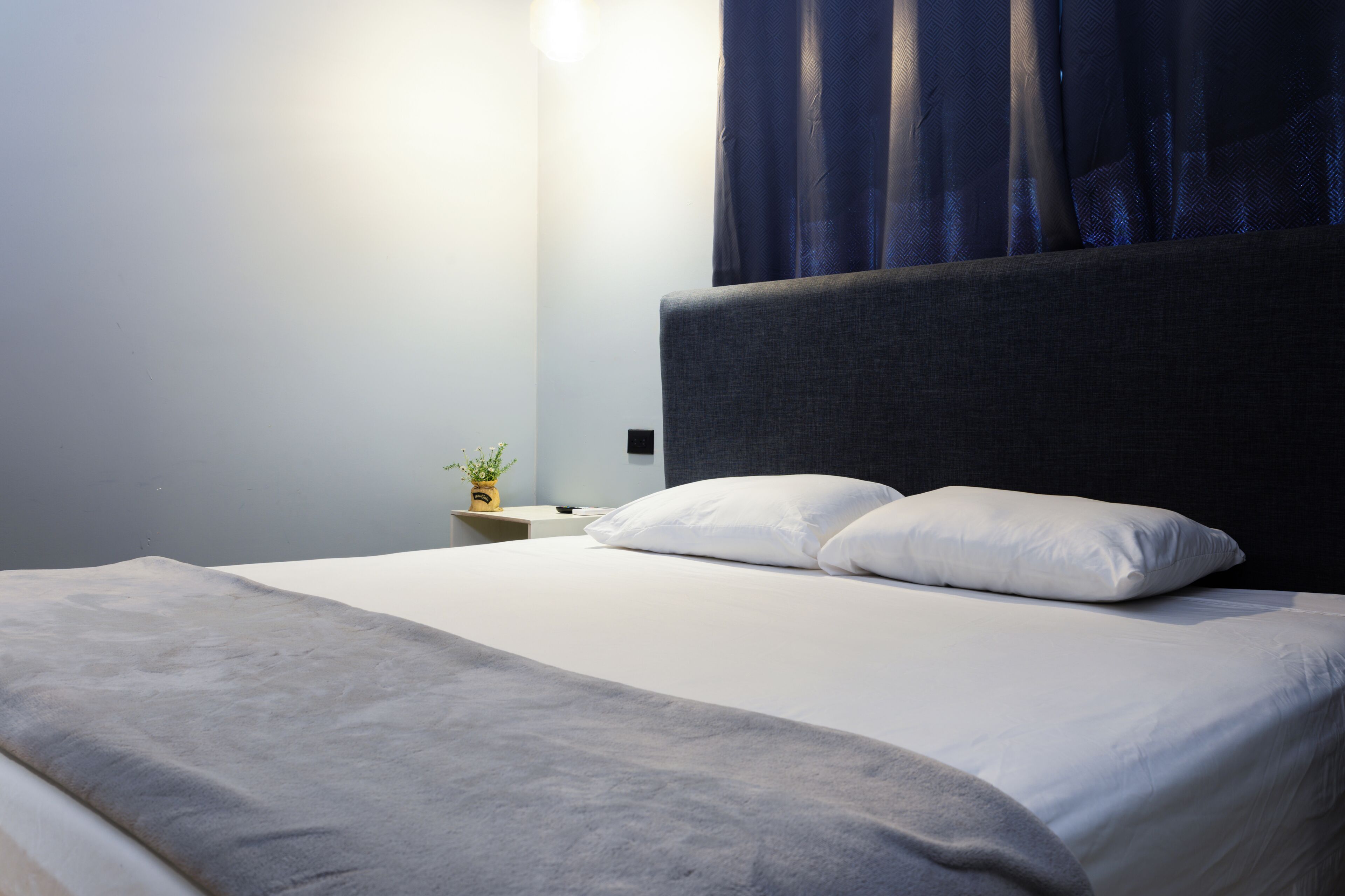 Habitación Business, 1 cama de matrimonio, baño privado | Ropa de cama de alta calidad, edredones de plumas, escritorio