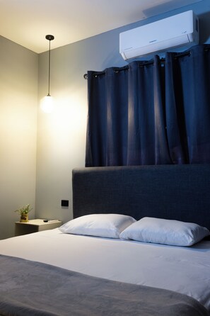 Business Room, 1 Queen Bed, Private Bathroom | Premium bedding, down comforters, desk, blackout drapes - Micro Hotel Rio de Piedras (San Pedro Sula)