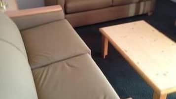 Basic Double Room, 2 Double Beds | Free WiFi, bed sheets
