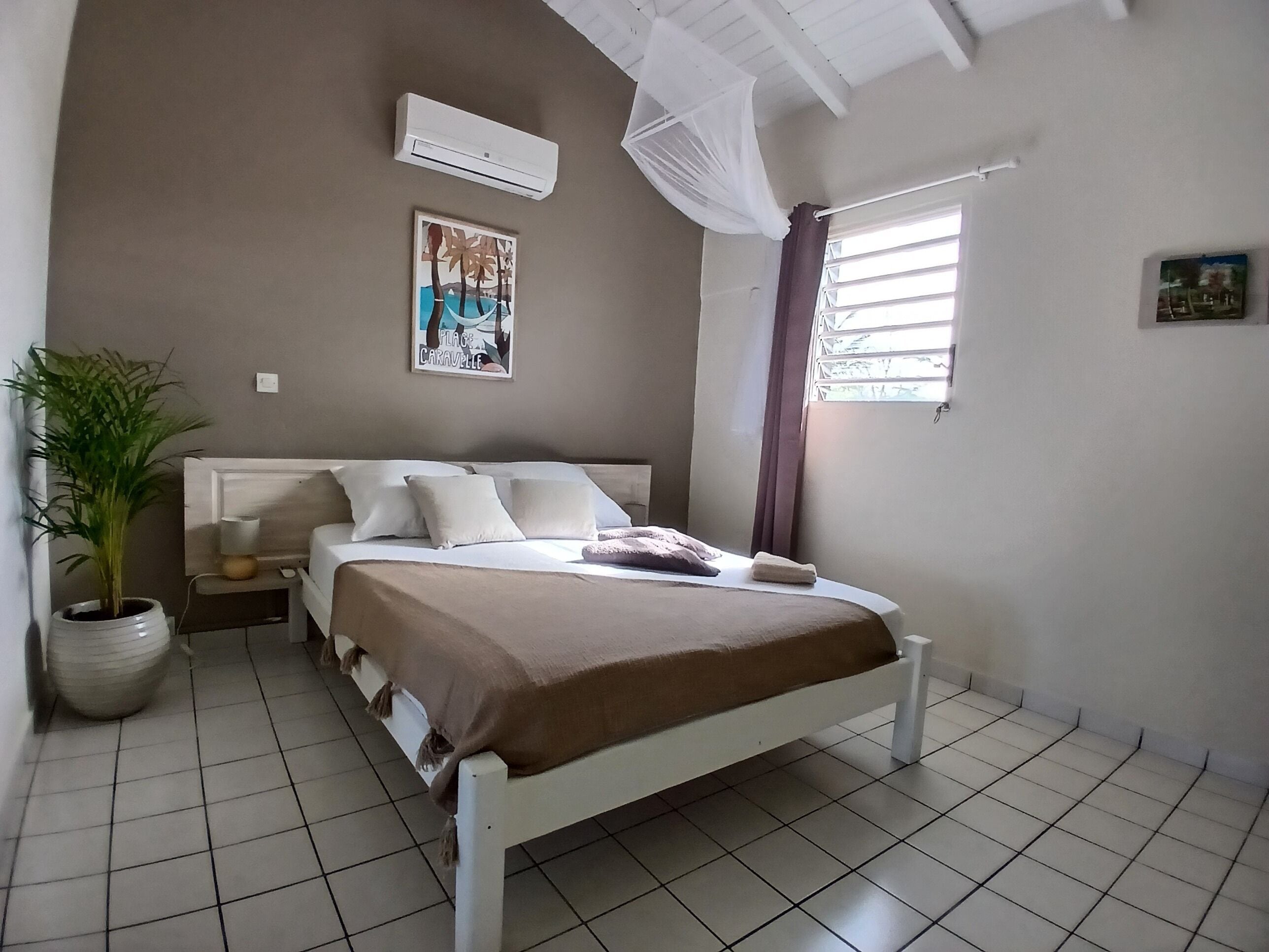 Classic Bungalow, 1 Bedroom | Blackout drapes, soundproofing, iron/ironing board, free WiFi