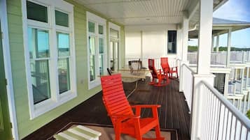 Nhà, 6 phòng ngủ (Abaco) | Hiên