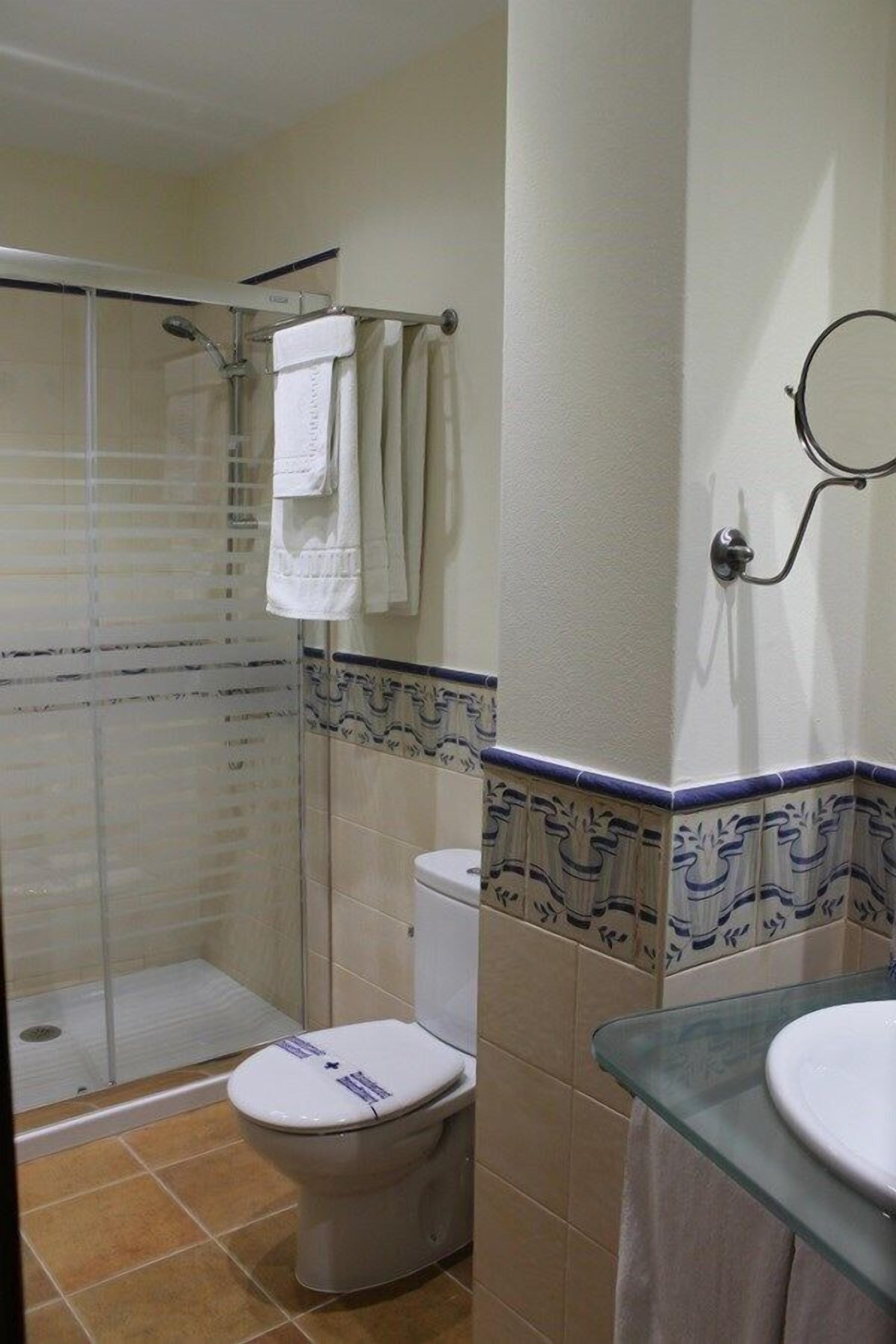 free toiletries, hair dryer