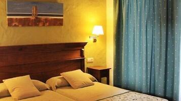 Minibar, caja fuerte, escritorio y wifi gratis