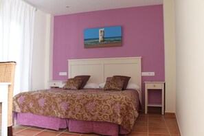 ダブルまたはツインルーム | ミニバー、セーフティボックス (室内)、デスク、WiFi (無料)