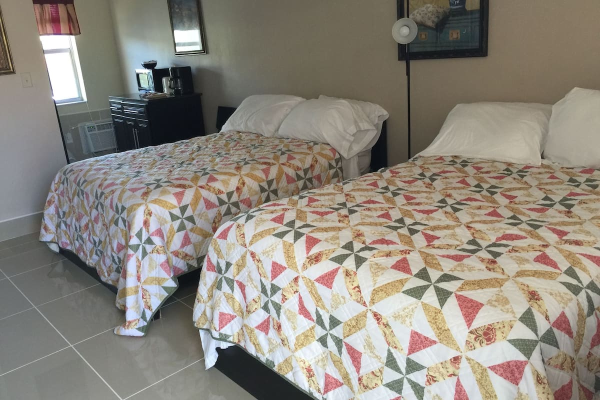 Studio Deluks, 2 Tempat Tidur Double | 1 kamar tidur, tirai kedap cahaya, kedap suara, dan setrika/meja setrika