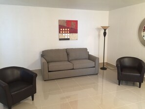 Living area - Pelican By The Sea (Pompano Beach)