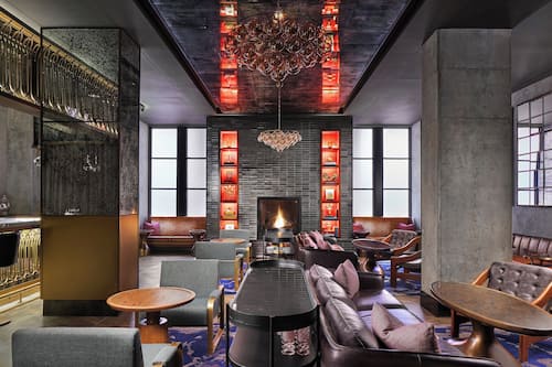 2 bares o lounges, bar de cocteles